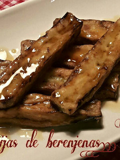 Una foto de Torrijas de berenjenas con miel pura de abejas silvestres