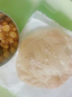 A picture of Chana with white puri.