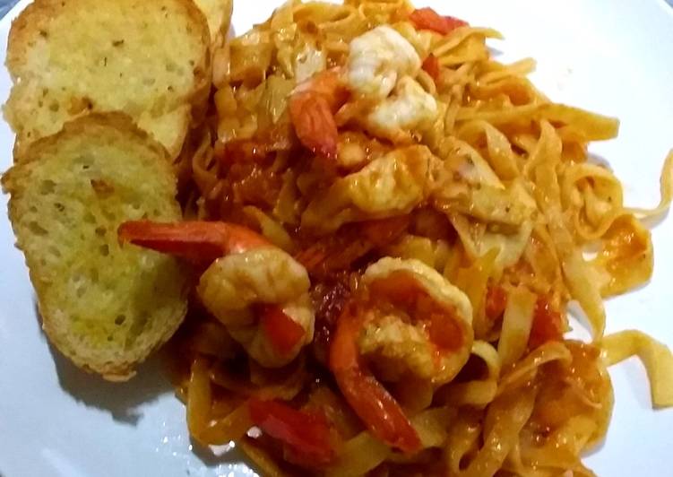 พาสต้าซอสมะเขือเทศกุ้ง