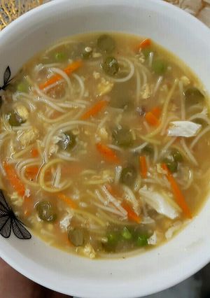 ভেজিটেবল নুডুলস্ স্যুপ(Vegetable noodles soup recipe in bengali) রেসিপির প্রধান ছবি