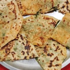 A picture of Aloo ka paratha.