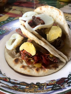 Una foto de Tacos de lengua de vaca y carne