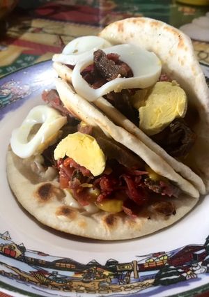 Una foto de Tacos de lengua de vaca y carne