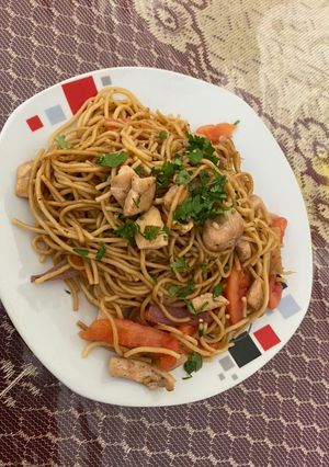 Una foto de Tallarín saltado criollo de pollo
