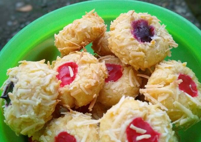 Bluberry Strawberry ThumbPrint cookies with cheese