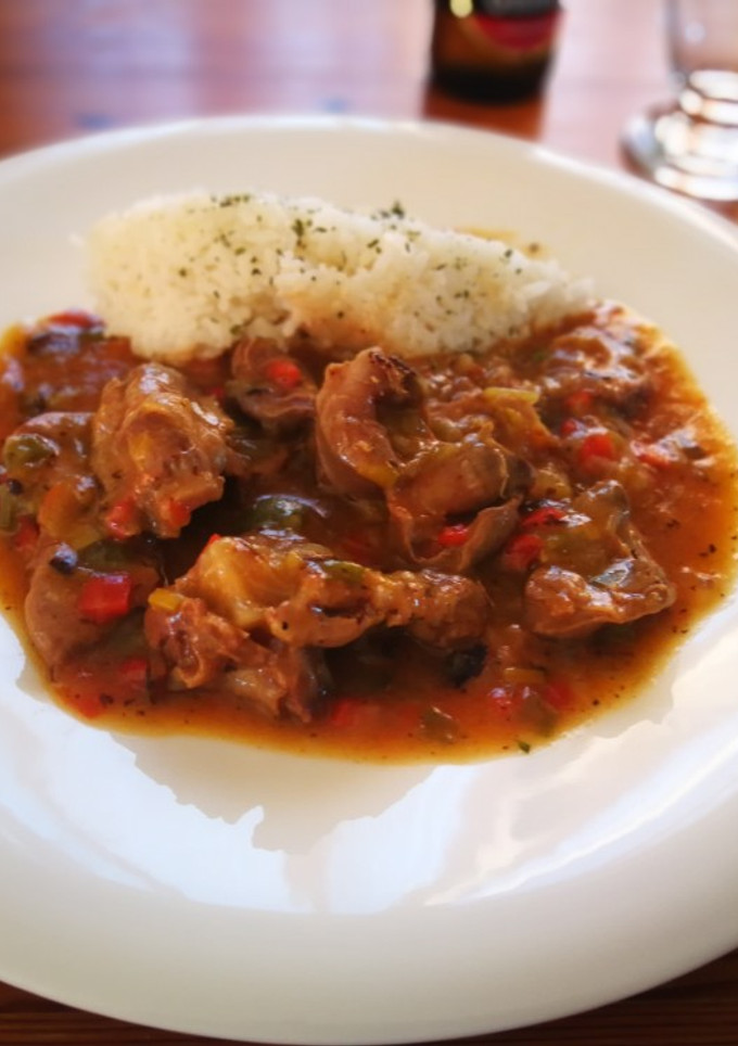 Una foto de Mollejas en salsa de hortalizas con guarnición de arroz