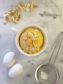 Una foto de Mug cake de coco keto