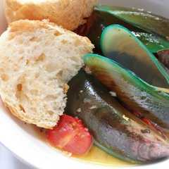 รูปของ Mussels in Butter & Herbs / Kerang Hijau Mentega 