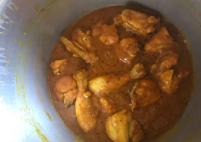 Simple chicken curry (for use rice pasta roti bread any think you like)