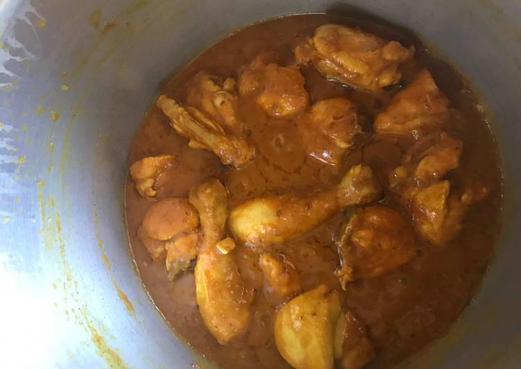 Simple chicken curry (for use rice pasta roti bread any think you like)
