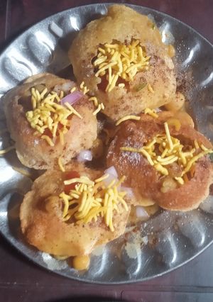 A picture of Golgappa Chaat.
