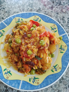 Una foto de Verduras salteadas con pollo y arroz integral