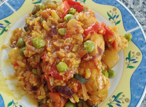 Una foto de Verduras salteadas con pollo y arroz integral