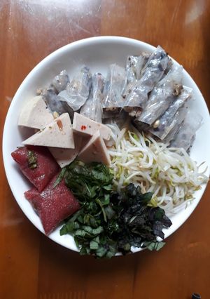 Hình của món Bánh cuốn hấp chả từ bánh đa (Bánh tráng).