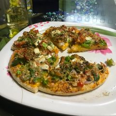 A picture of Mix veg pizza.