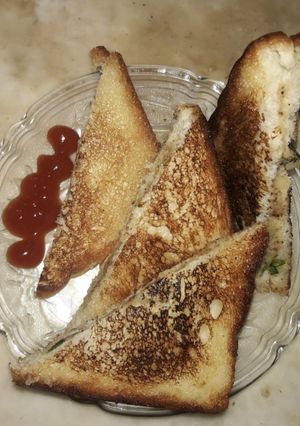 A picture of Cheese sandwich.