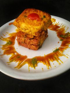 स्टफ्ड ब्रेड पकोड़ा (Stuffed bread pakoda recipe in Hindi) रेसिपी मुख्य फोटो