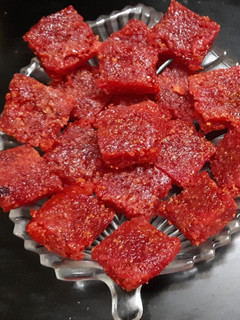 बीट गाजर वडी (Beet gajar vadi recipe in marathi) रेसिपी चे मुख्य फोटो