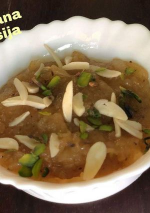 A picture of Apple Halwa.