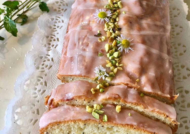 Torta alle fragole e semi di papavero
