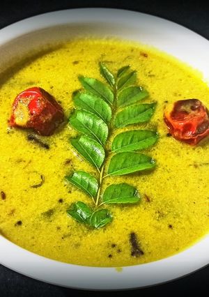 પાલક ની કઢી (Palak Kadhi Recipe In Gujarati) રેસીપી મુખ્ય ફોટો