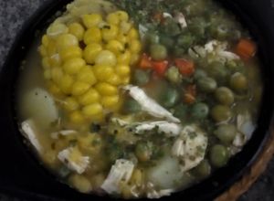 Una foto de Sopa de Pollo Casera