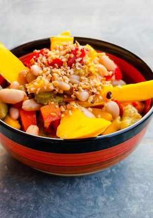 Foto di Insalata di verdure al vapore e mango