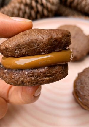 Una foto de Alfajorcitos de chocolate y dulce de leche