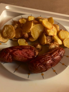 Sült fagyasztott virsli burgonyával (Air Fryer) recept fotója