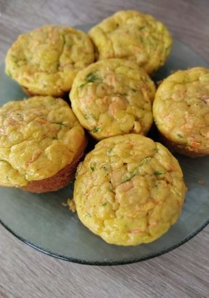 Una foto de Muffins salados de zapallito y zanahoria