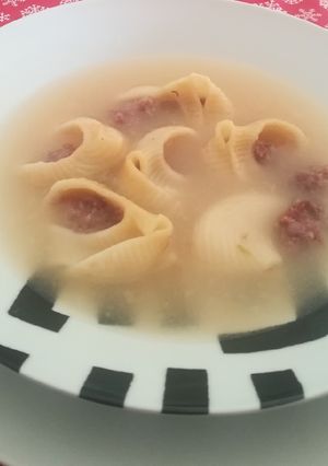 Una foto de Sopa de galets rellenos
