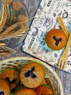 Una foto de Muffins de yogurt y arándanos 🧁