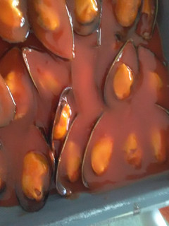 Una foto de Mejillones con tomate