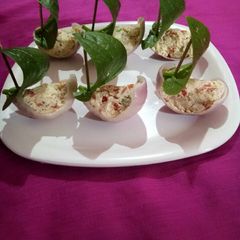A picture of Egg stuffed onion ship.