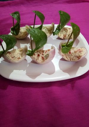 A picture of Egg stuffed onion ship.
