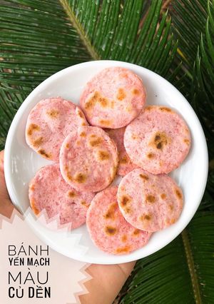 Hình của món Ăn dặm - Bánh yến mạch màu củ dền.