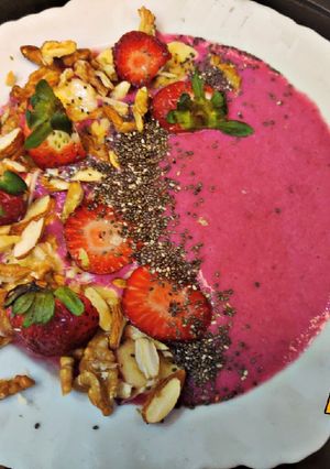 A picture of Strawberry banana smoothie.