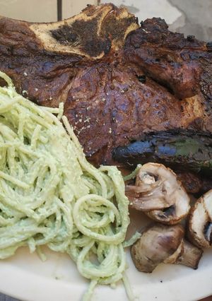 Una foto de Costilla Sellada con mantequilla, ajo y tomillo