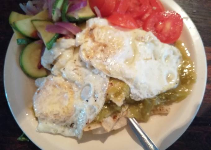Tomate verde, chile, tortilla, huevo, calabaza, cebolla jitomate Receta de  Ini- Cookpad
