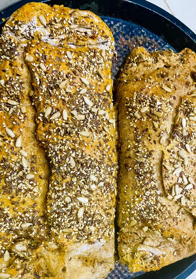 Una foto de EMPANADAS CON MASA CASERA INTEGRAL.RELLENO1)🫛🫛🫛🫛CHAUCHAS🫛—RELLENO2)🥬🥬ESPINACAS🥬