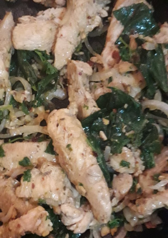 Una foto de Pollo con espinaca 🍃