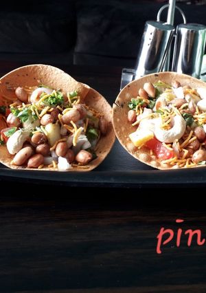 A picture of Peanut masala papad.
