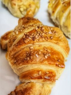 Una foto de Croissants de jamón y queso crema