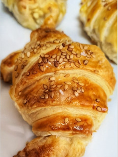 Una foto de Croissants de jamón y queso crema