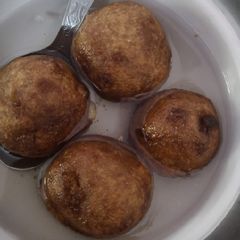 A picture of Bread gulab jamun.