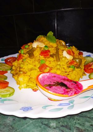 A picture of Panchratan Khichdi.