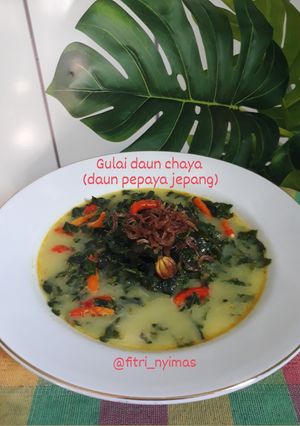 Foto resep Gulai daun chaya dengan taburan rebon goreng dan cabe rawit