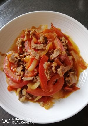 A picture of Tomato w/ Beef Slices.