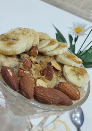 صورة لوصفة شوفان بالموز وجبة فطور غنية وشهية👌😍
