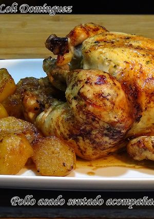 Foto principal de Pollo asado sentado acompañado de patatas